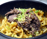 吃火锅小姐姐吃牛肉视频,美味瞬间尽收眼底